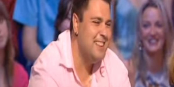 Un maçon portugais trouve un trésor, son accent fait rire Caue