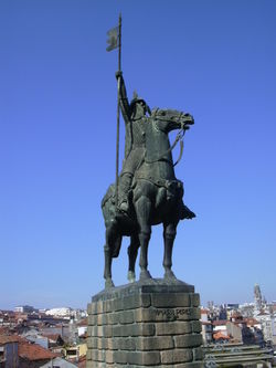 Statue de Vimara Peres à Porto. Source : wikipedia Statue de Vimara Peres à Porto. Source : wikipedia