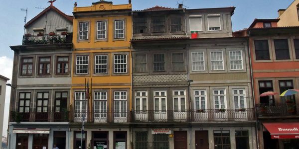 Façades d'immeubles à Porto : ville patrimoine de l'UNESCO