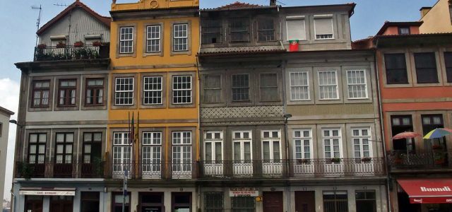 Façades d'immeubles à Porto : ville patrimoine de l'UNESCO