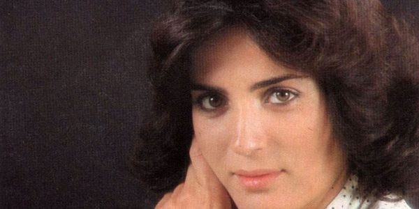 Linda de Suza, chanteuse immigrée