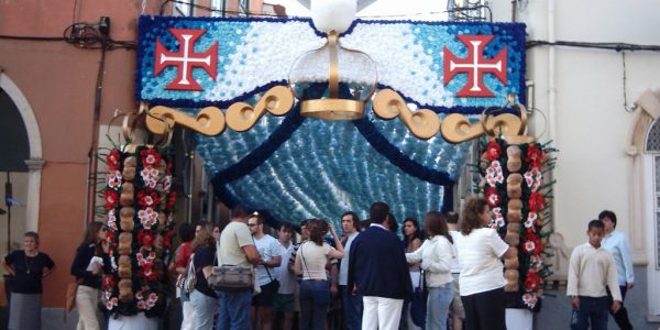 Rues de Tomar pendant la Festa dos Tabuleiros