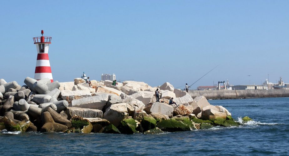 Promenade dans les rues de la ville de Peniche, Portugal