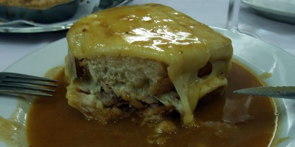 Francesinha, spécialité culinaire de Porto