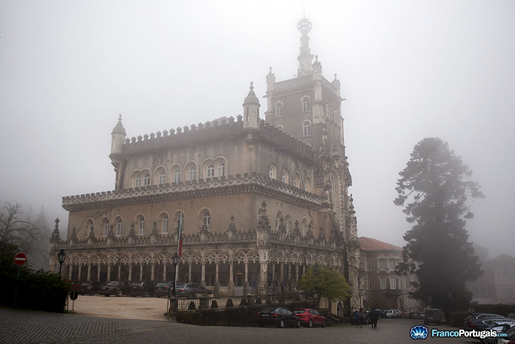 Le Palais de Buçaco dans la brume...