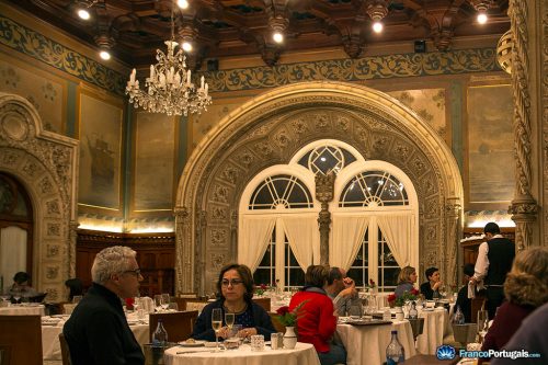 Le restaurant Mesa Real, Table Royale en français, dans la grande salle des banquets.