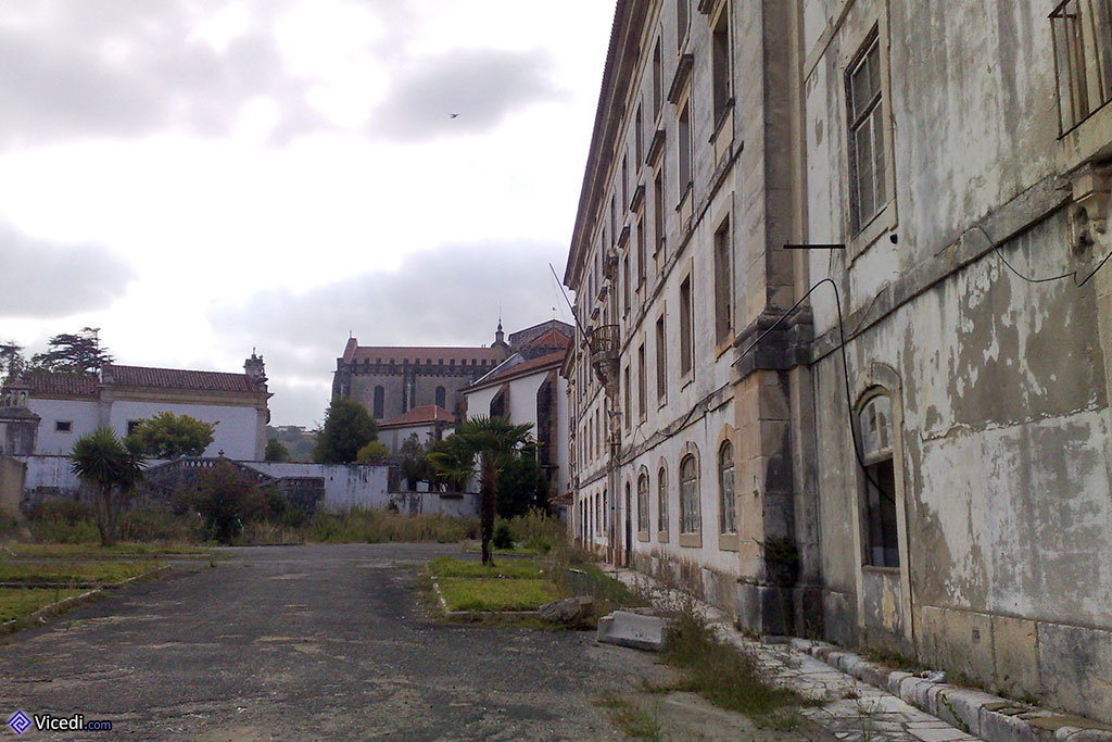 cour derrière le monastère