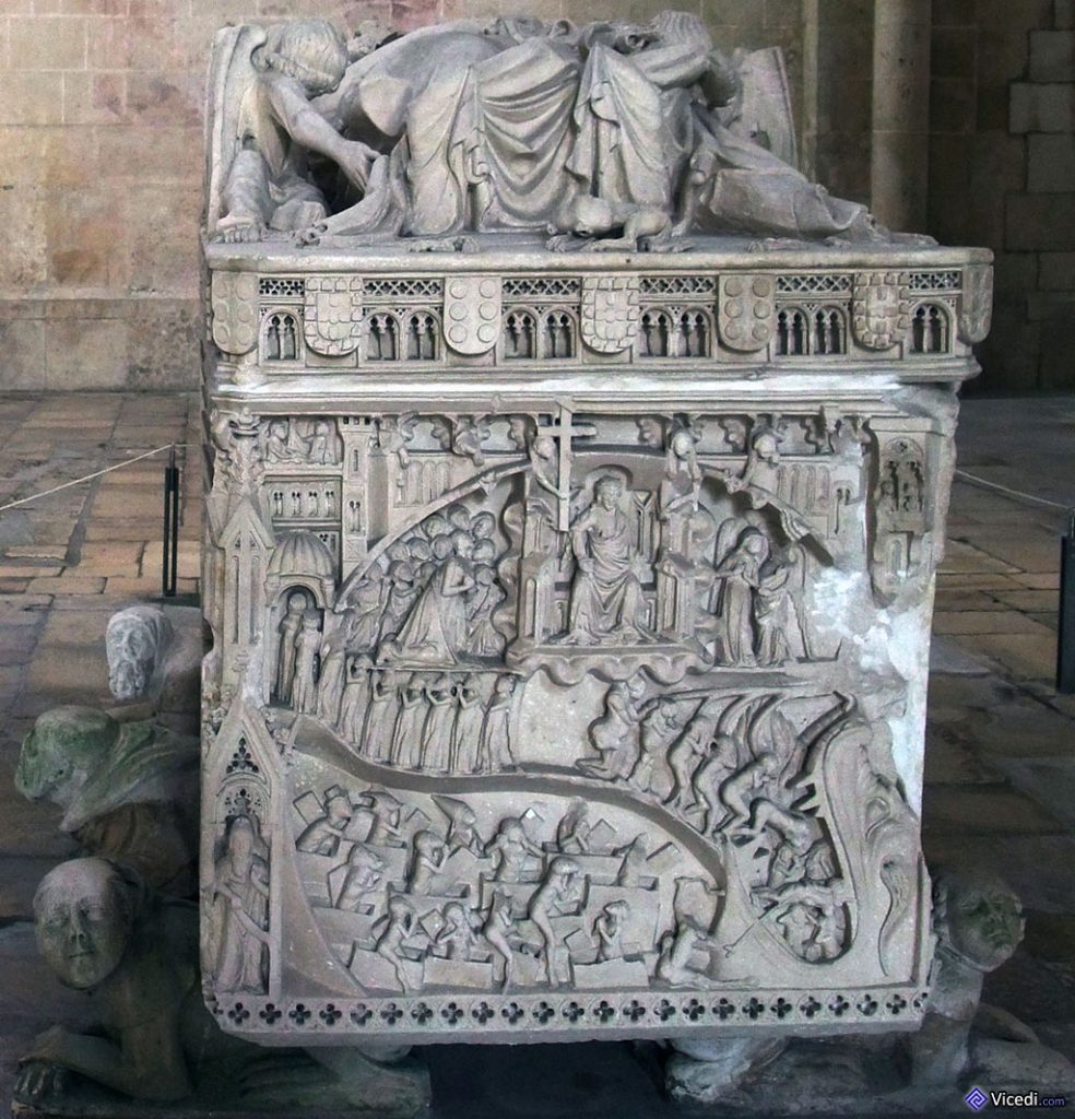 Tombeau de la Reine Morte, avec une représentation du Jugement Dernier.