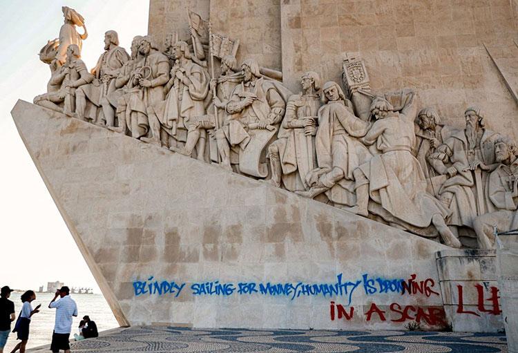 Monument et graffiti