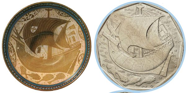 Assiette et pièce de monnaie avec une caravelle