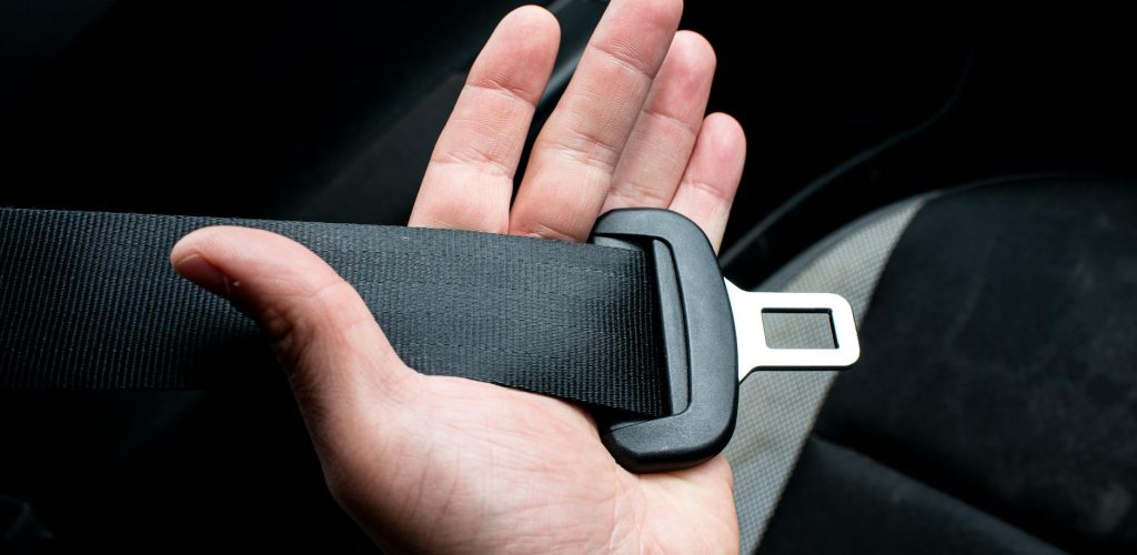 Montenegro critiqué après une vidéo officielle où il apparaît sans ceinture