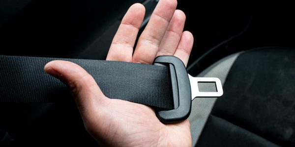 Montenegro critiqué après une vidéo officielle où il apparaît sans ceinture