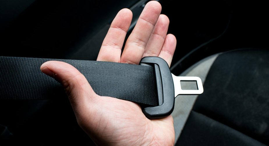 Montenegro critiqué après une vidéo officielle où il apparaît sans ceinture