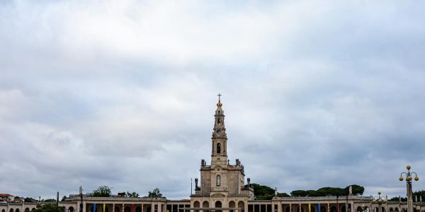 Des milliers de fidèles affluent à Fátima pour le pèlerinage (et autres infos)