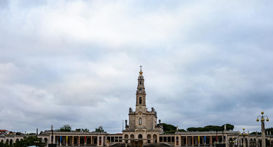 Des milliers de fidèles affluent à Fátima pour le pèlerinage (et autres infos)