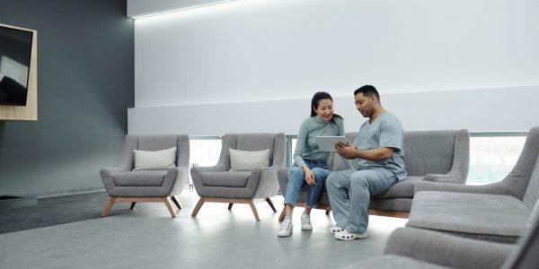 La ministre de la Santé relie le manque de médecins de famille à l’immigration (et autres infos)
