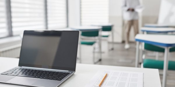 Examens nationaux au Portugal: la correction numérique vire à la crise