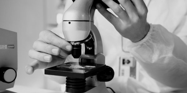 Une chercheuse portugaise met au point un anticorps prometteur contre le cancer (et autres infos)