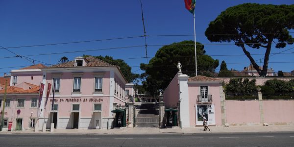 Loi sur le retour des étrangers au Portugal: le Tribunal constitutionnel valide les normes contestées