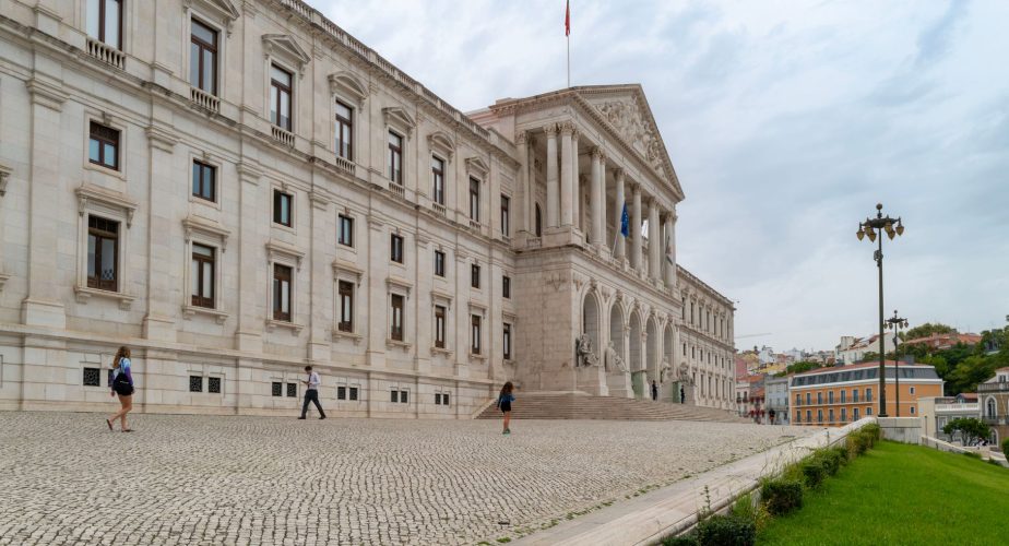 Au Portugal, 50 ans de gouvernements dominés par des ministres très diplômés mais surtout masculins