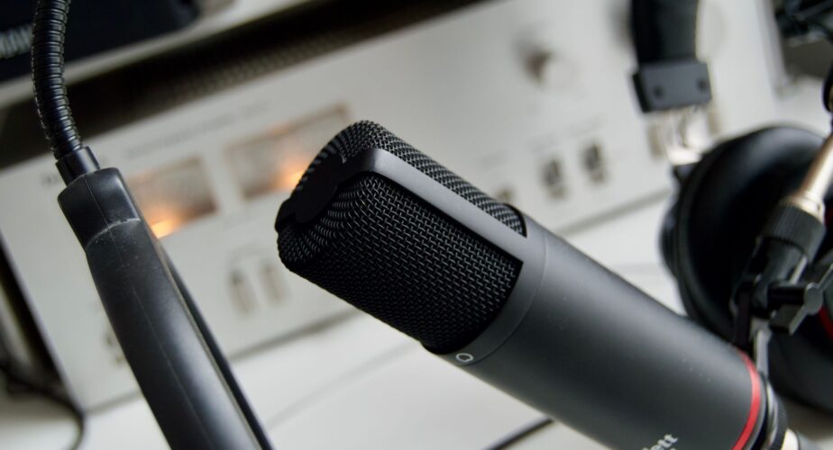 Coimbra: des élus du Chega entrent dans le studio de la Rádio Universidade