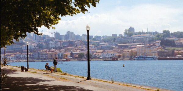 Affrontements à Porto: au moins 35 blessés lors de l’évacuation du campement pour le logement