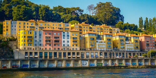 Les loyers à Porto ont bondi de 76 % depuis 2021, malgré un recul en 2026